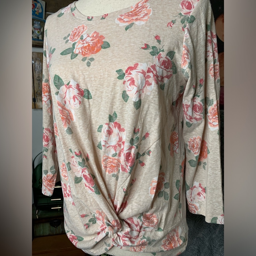 3/$30 Women A&A Collection 3/4 Sleeve Twist Front Shirt NWT SMALL